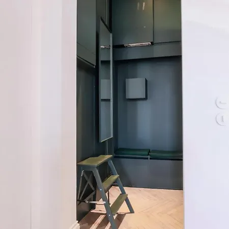 Contemporary 1bd Flat Wview Of Castle! Διαμέρισμα *