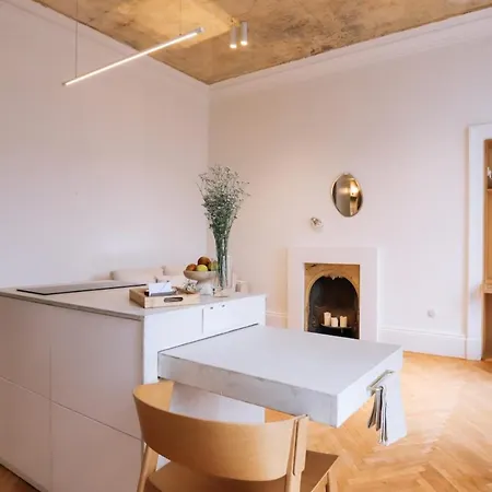 Contemporary 1bd Flat Wview Of Castle! 公寓 *