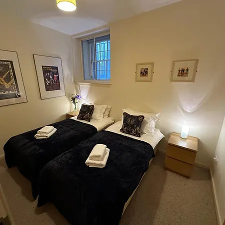 Edmonstone Old Town Edinburgh