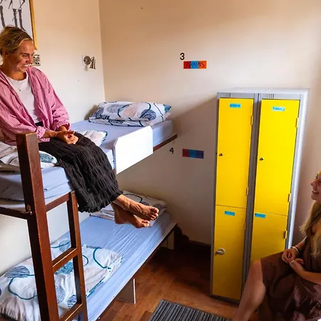 High Street - Over 18s Only, Backpackers Atmosphere (adults Only) *