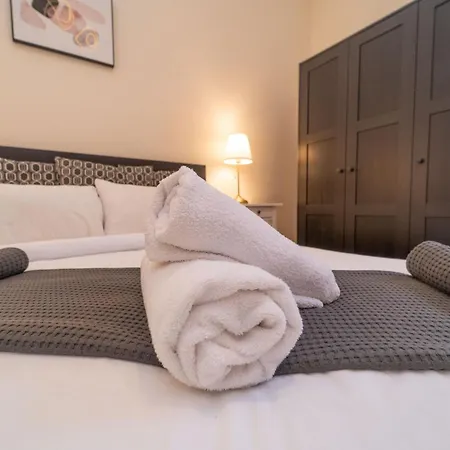 Large Corner * Edinburgh