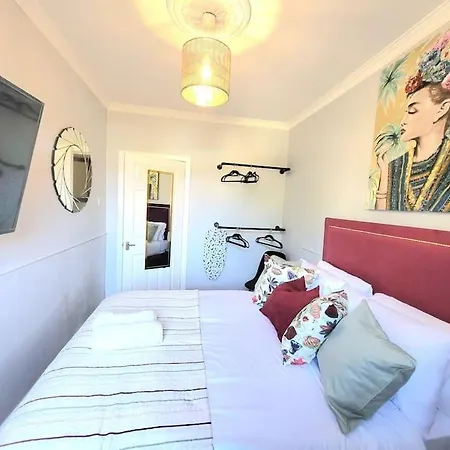 4 Bedrooms By Sensational Short Lets & Serviced Lägenhet Edinburg