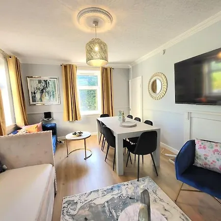 4 Bedrooms By Sensational Short Lets & Serviced Apartment *