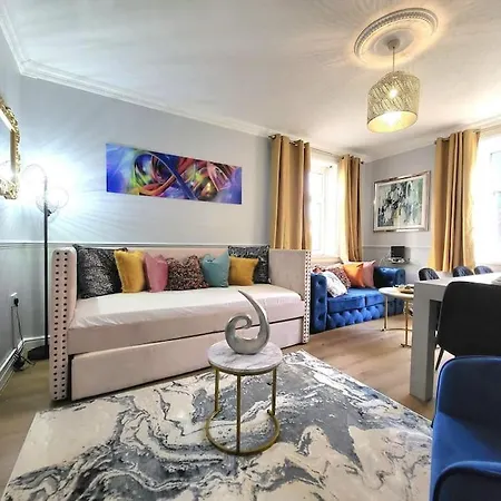 4 Bedrooms By Sensational Short Lets & Serviced * Edinburgh