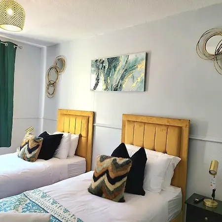 4 Bedrooms By Sensational Short Lets & Serviced Apartment Edinburgh