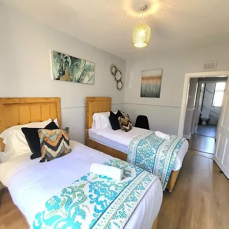 Apartament 4 Bedrooms By Sensational Short Lets & Serviced *