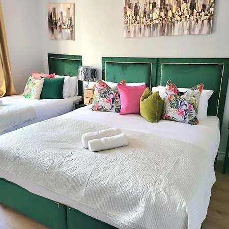 4 Bedrooms By Sensational Short Lets & Serviced