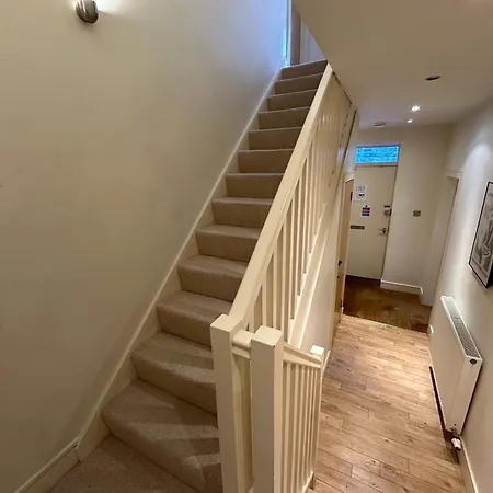 Thistle Lane Apartment *