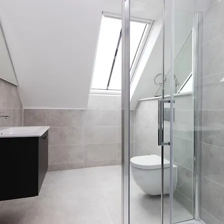 Dragon - Centre Castle View 1 Bed Daire