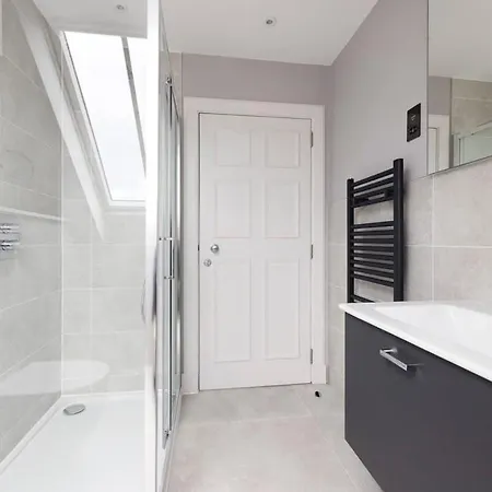 Dragon - Centre Castle View 1 Bed Daire