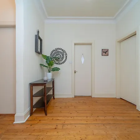 Apartment Large Corner