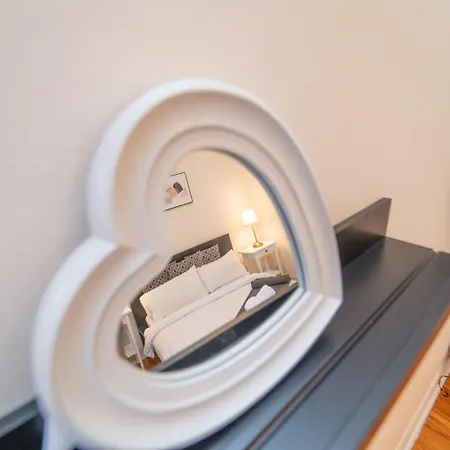 Large Corner Apartment Edinburgh