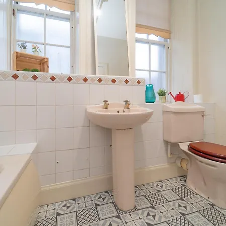 Large Corner Edinburgh