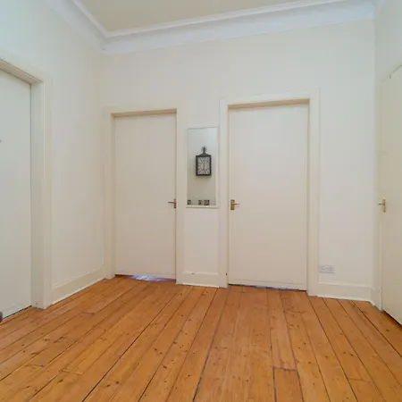 Large Corner * Edinburgh