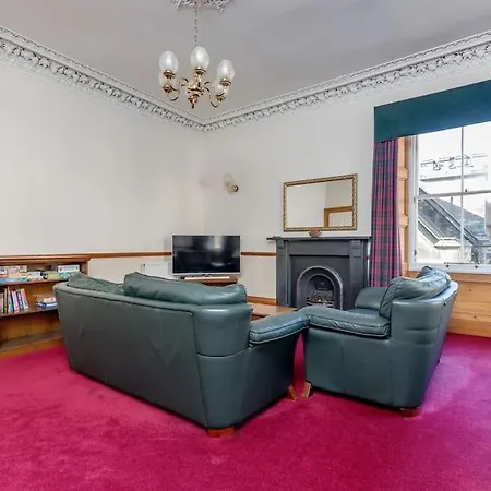 Lovely 2 Bed Flat Located Next To Castle * Edynburg