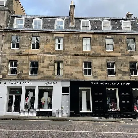 Lovely 2 Bed Flat Located Next To Castle Edimburgo