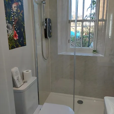 East Claremont בית הארחה *