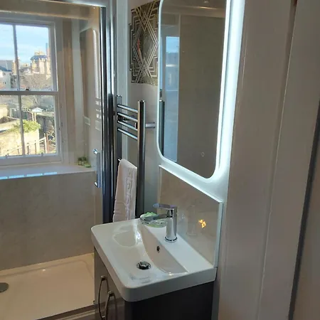 East Claremont 4*