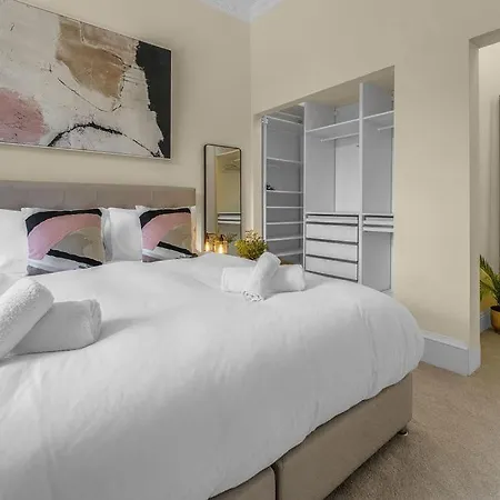 Stylish Elegance In City's Heart Apartment
