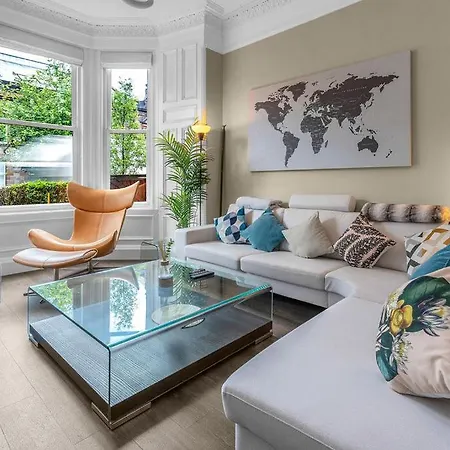 Apartment Stylish Elegance In City's Heart *