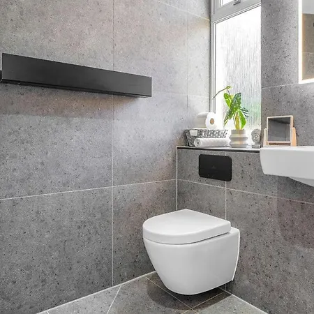 Stylish Elegance In City's Heart Apartment