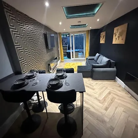 Murrayfield Stadium Basement - 3 Bed 3 Bath 에든버러