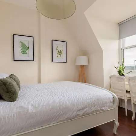 Beautiful Victorian Close To The Botanical Gardens, Free Parking! *