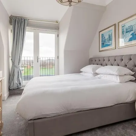 Beautiful Victorian Close To The Botanical Gardens, Free Parking!