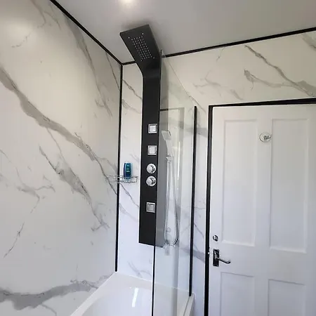 Apartment 4 Bedrooms By Sensational Short Lets & Serviced