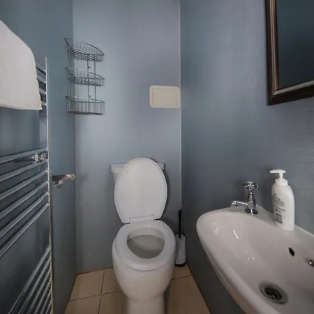 Spacious Retreat By The Meadows! *