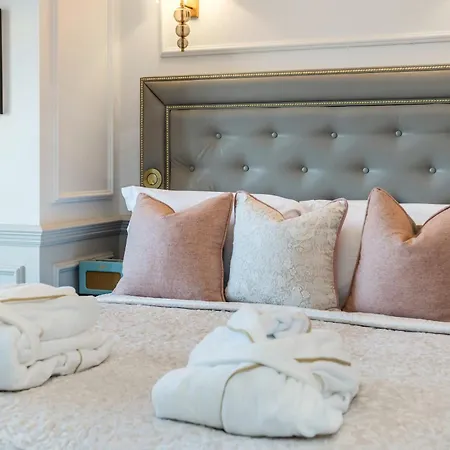 Righ Residences - George Street * Edinburgh