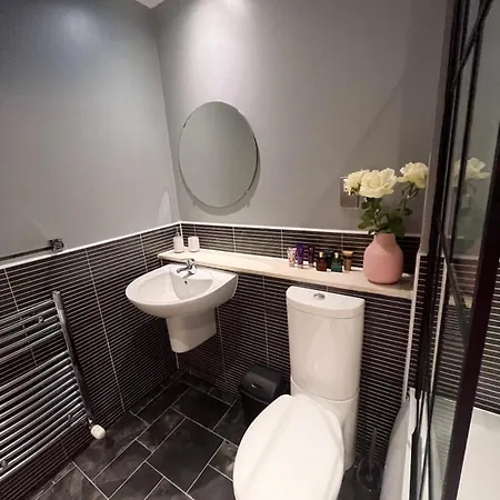 民宿 Your Private And Bathroom In Our 爱丁堡