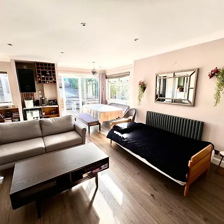 Immanuel House - Modern Luxury Victorian 1872 - Ultrafast Starlink Wifi & Free Parking Appartamento