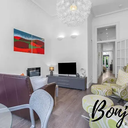 Clichy Ground Floor 1br-1 Ba, Shared Garden Access By Bonjour Residences * אדינבורו