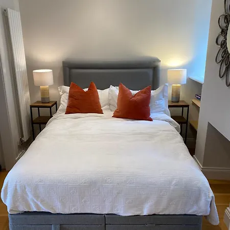 7a The Mews - In The