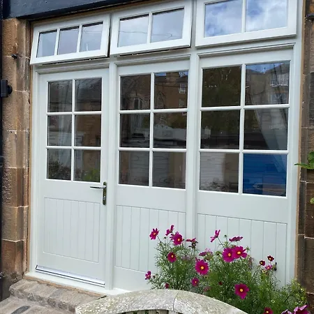 7a The Mews - In The *