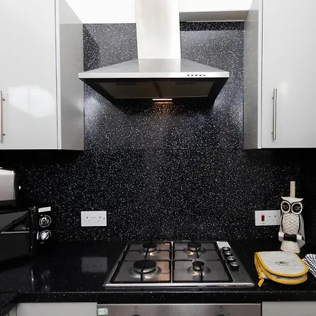 Desirable By The City Centre Apartment