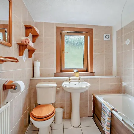 2 Bed In 53898 Holiday home
