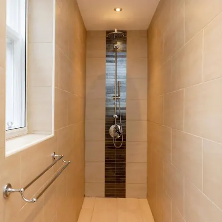 Διαμέρισμα Spacious 2 Bedroom Gem & Garden *