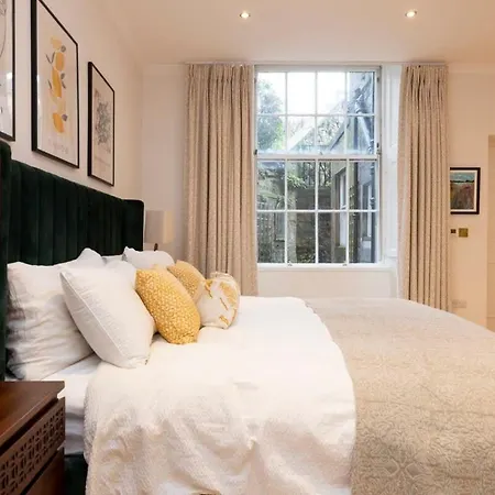 Spacious 2 Bedroom Gem & Garden Daire Edinburgh