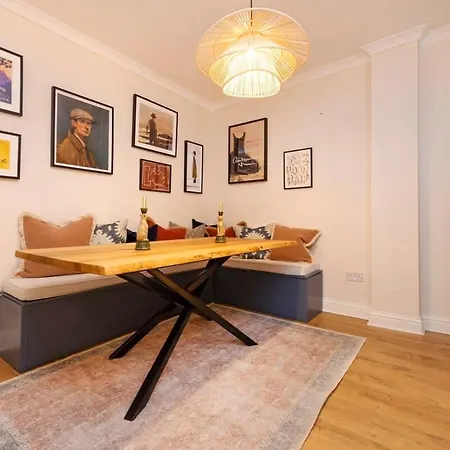 Spacious 2 Bedroom Gem & Garden * Edinburgh