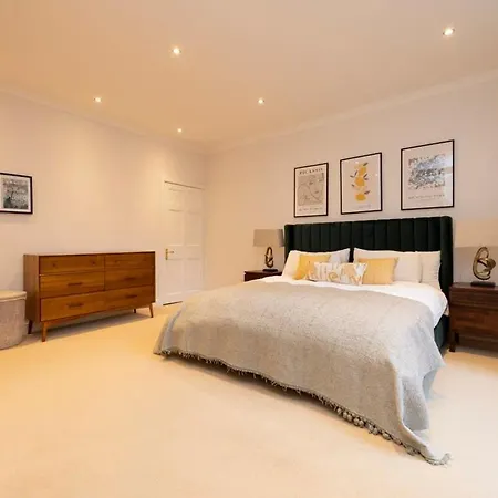Spacious 2 Bedroom Gem & Garden Edinburgh