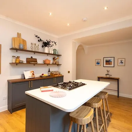 Apartment Spacious 2 Bedroom Gem & Garden Edinburgh