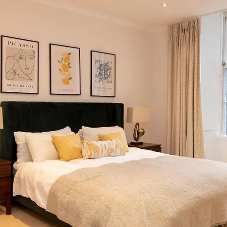 Spacious 2 Bedroom Gem & Garden
