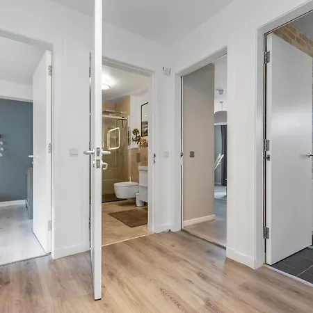 Spacious Apartment, Free Parking And Netflix!