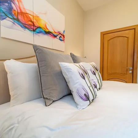 Spacious 3 Bed Townhouse With Parking Edimburgo