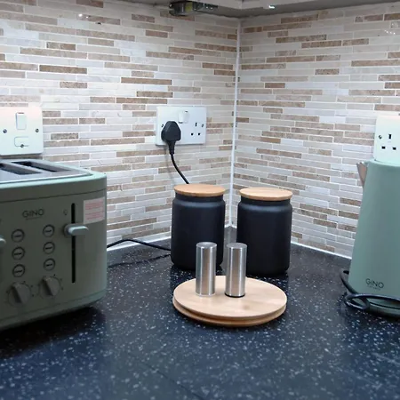 Spacious 3 Bed Townhouse With Parking Edinburgh