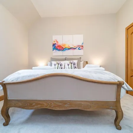 Lejlighed Spacious 3 Bed Townhouse With Parking *