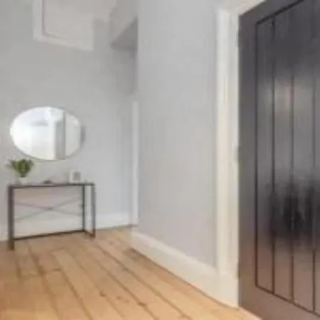 Pass The Keys Main Door 3 Bed With Free Parking