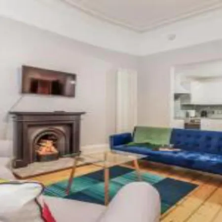 Pass The Keys Main Door 3 Bed With Free Parking *